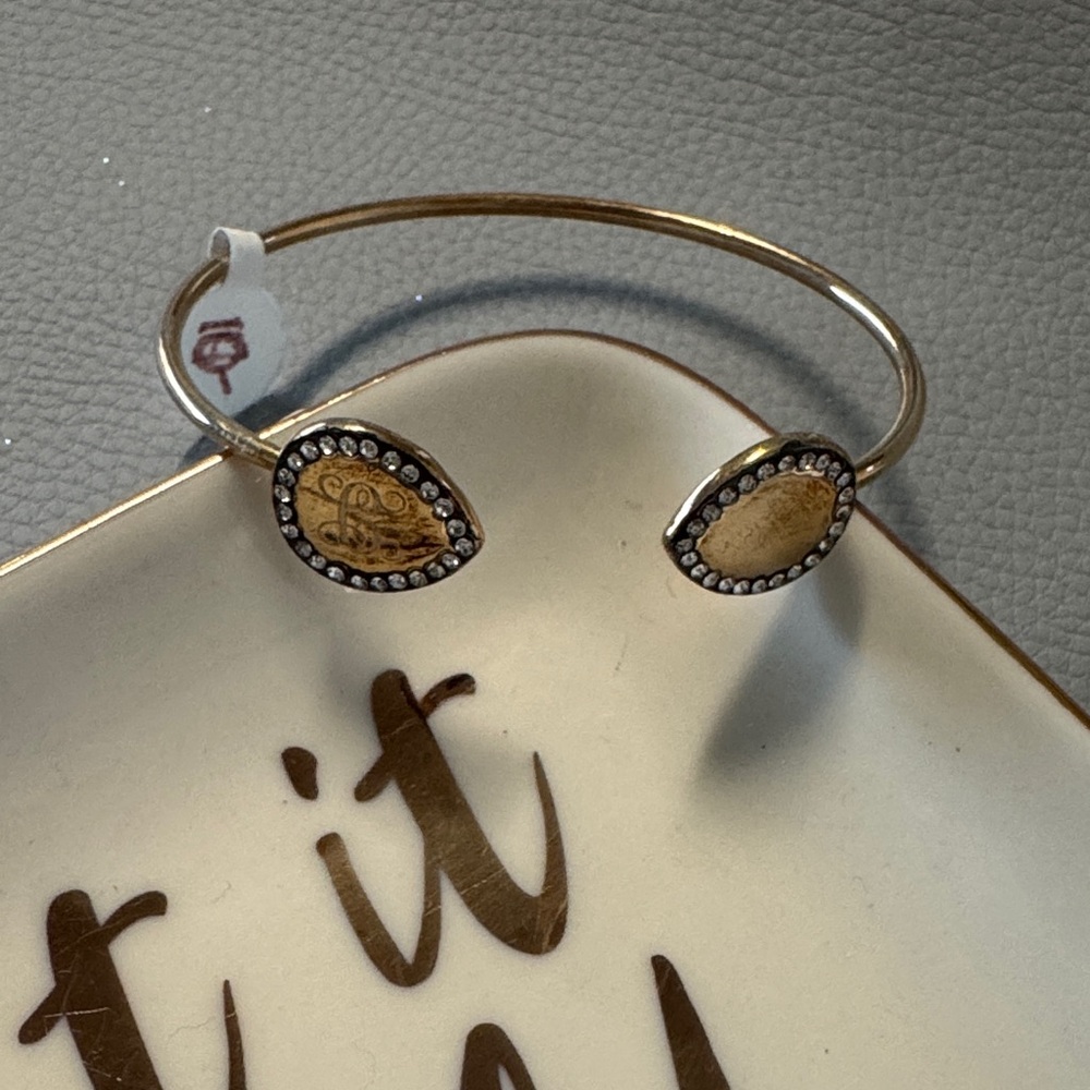 Chic Gold and Black Women's Bracelet with ‘C’ initial